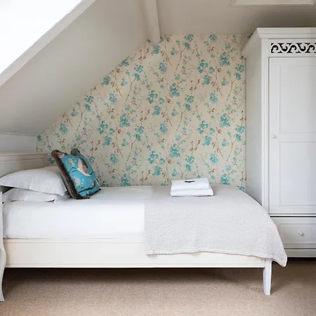 Shelbourne Georgian Townhouse *