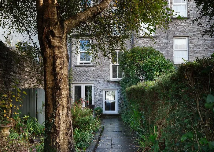 Shelbourne Georgian Townhouse קנמארה