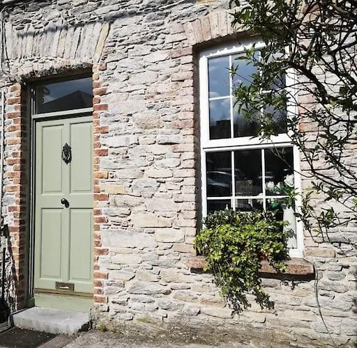 Shelbourne Georgian Townhouse *